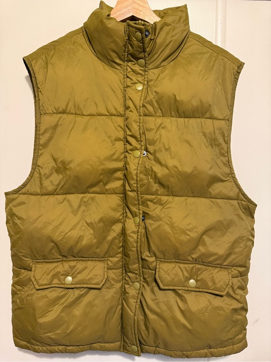 aerie Jackets & Blazers - Offline by aerie women’s small Olive Green Quilted Puffer Vest